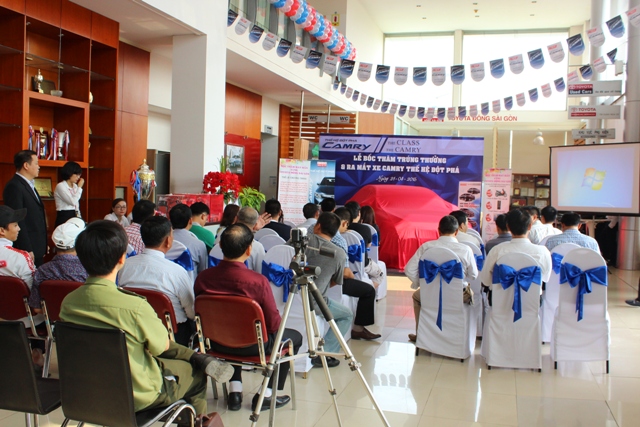 ra20mat20camry20toyotadongsaigon-com_-vn_